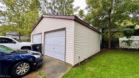 8906 Jeffries Avenue Cleveland OH 44105