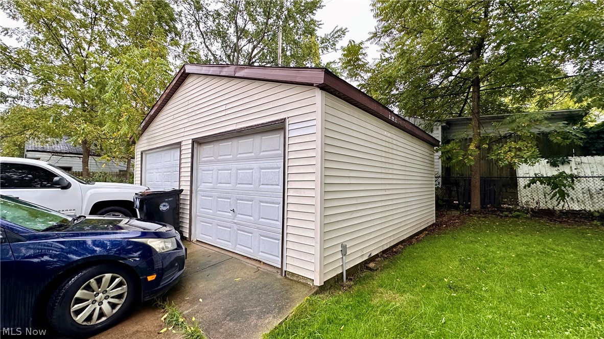 8906 Jeffries Avenue Cleveland OH 44105