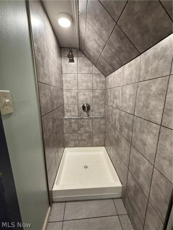 1753 Collamer Avenue Cleveland OH 44112