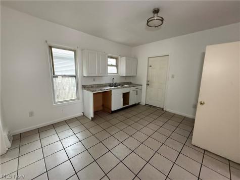 7619 Lawn Avenue Cleveland OH 44102