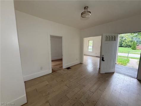 7619 Lawn Avenue Cleveland OH 44102