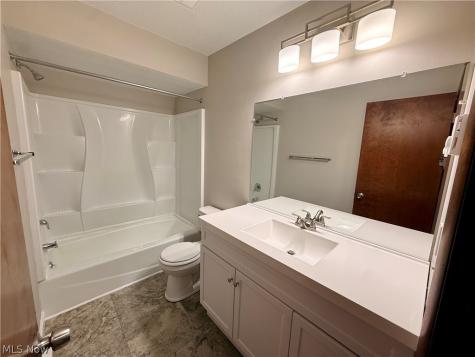 124 Creekfield Court Elyria OH 44035