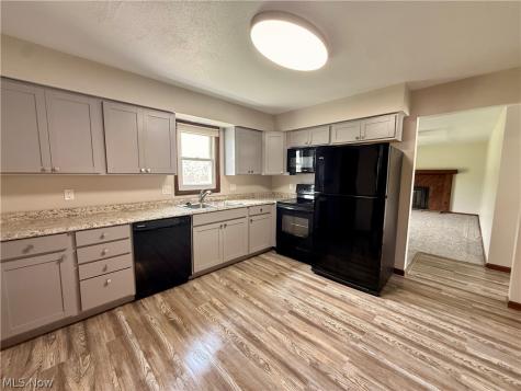 124 Creekfield Court Elyria OH 44035