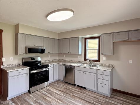 124 Creekfield Court Elyria OH 44035