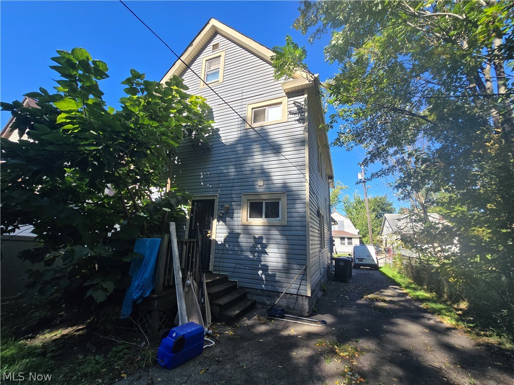 9808 Raymond Avenue Cleveland OH 44104