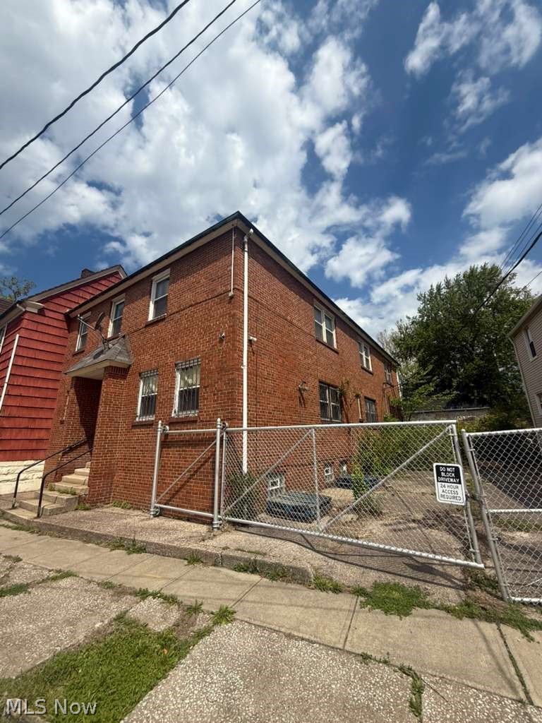 1261 E 71st Street E Cleveland OH 44103