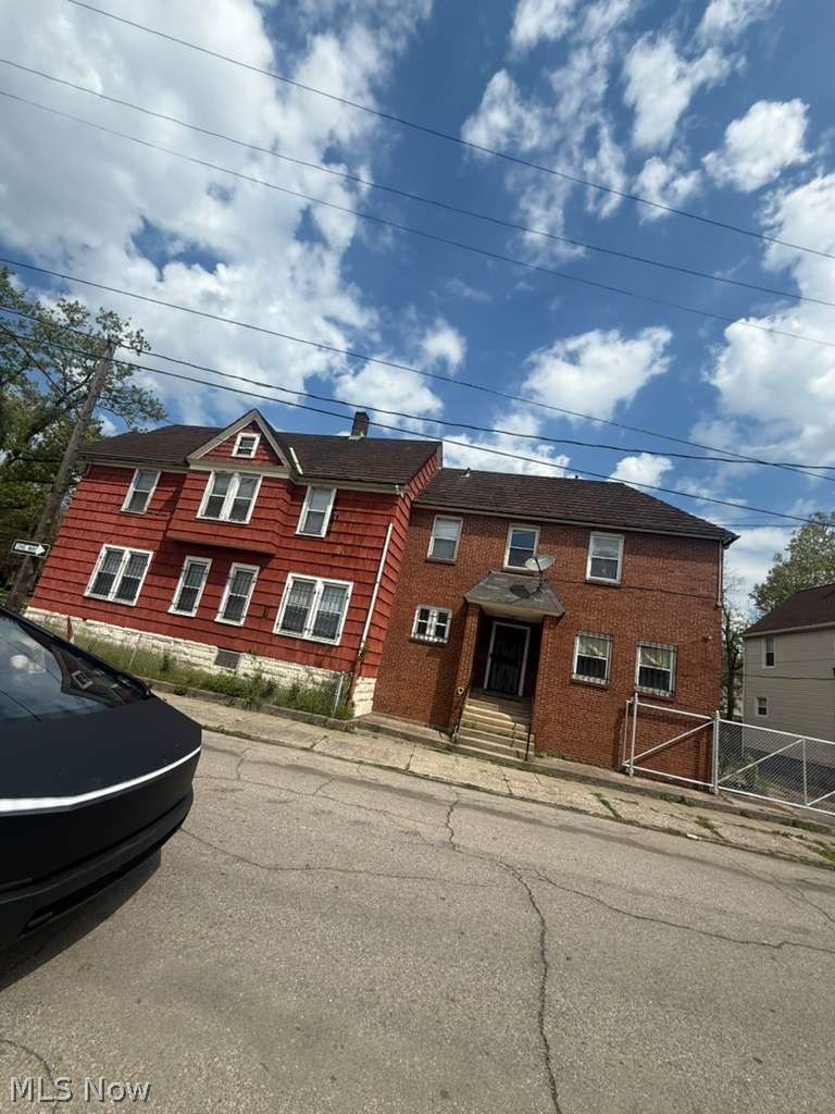 1261 E 71st Street E Cleveland OH 44103
