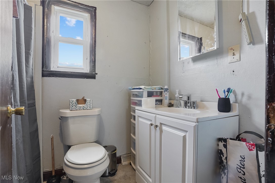 1017 Broadway Street Masury OH 44438