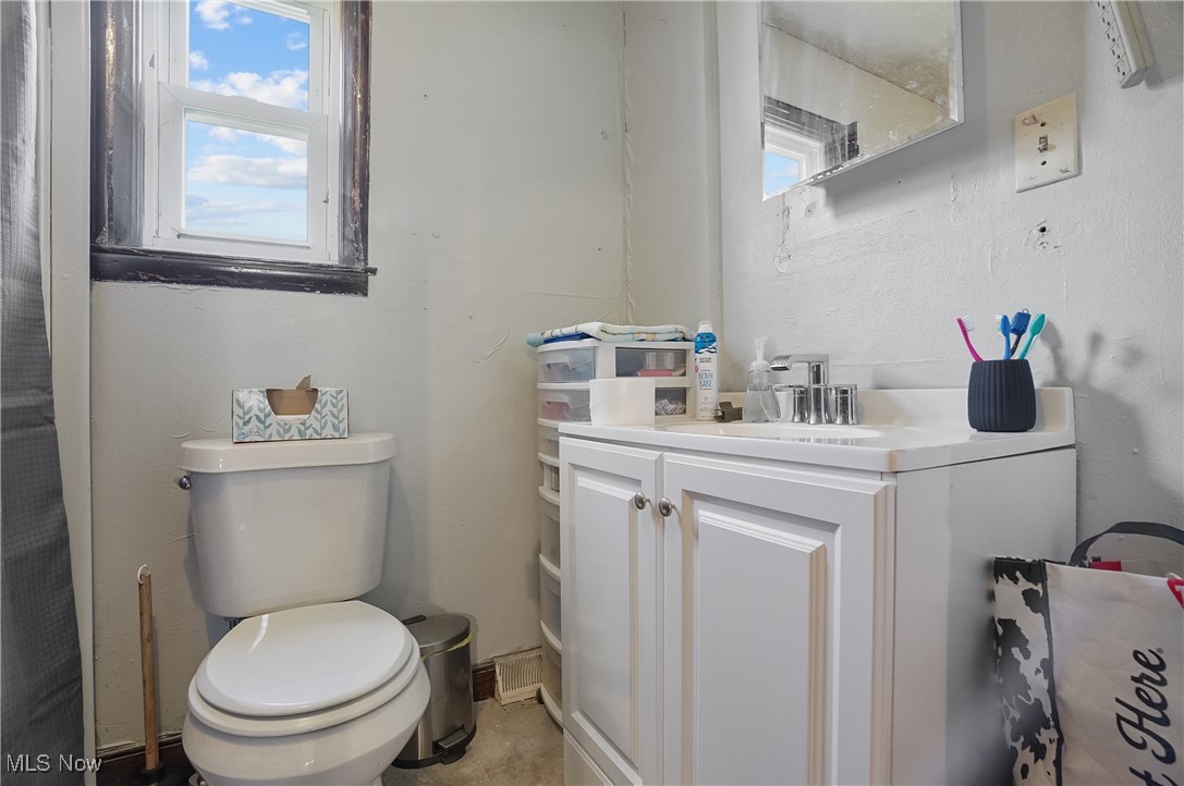 1017 Broadway Street Masury OH 44438