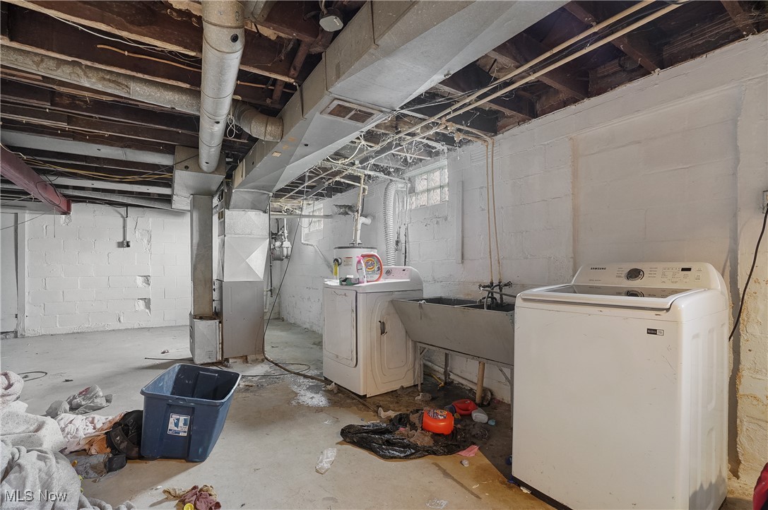 1017 Broadway Street Masury OH 44438