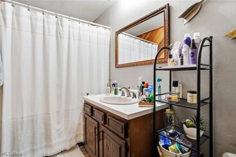 1401-1403 Lindenwood Drive Lorain OH 44053