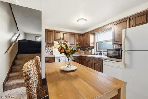 1401-1403 Lindenwood Drive Lorain OH 44053
