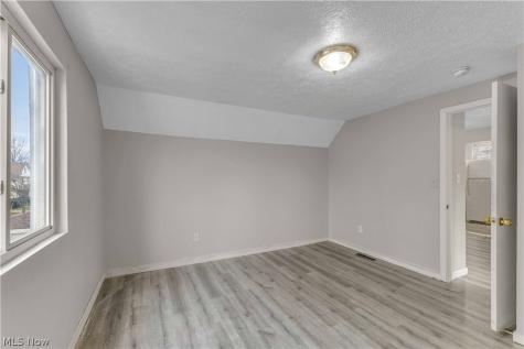 3305 Roanoke Avenue Cleveland OH 44109