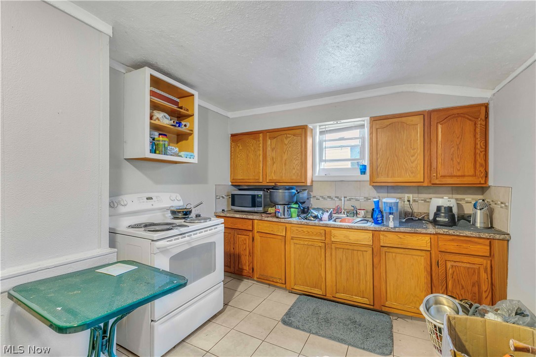 3305 Roanoke Avenue Cleveland OH 44109