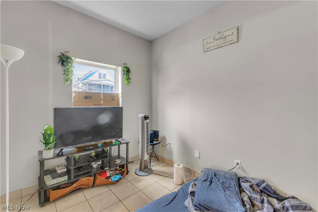 3305 Roanoke Avenue Cleveland OH 44109