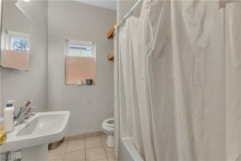 3305 Roanoke Avenue Cleveland OH 44109