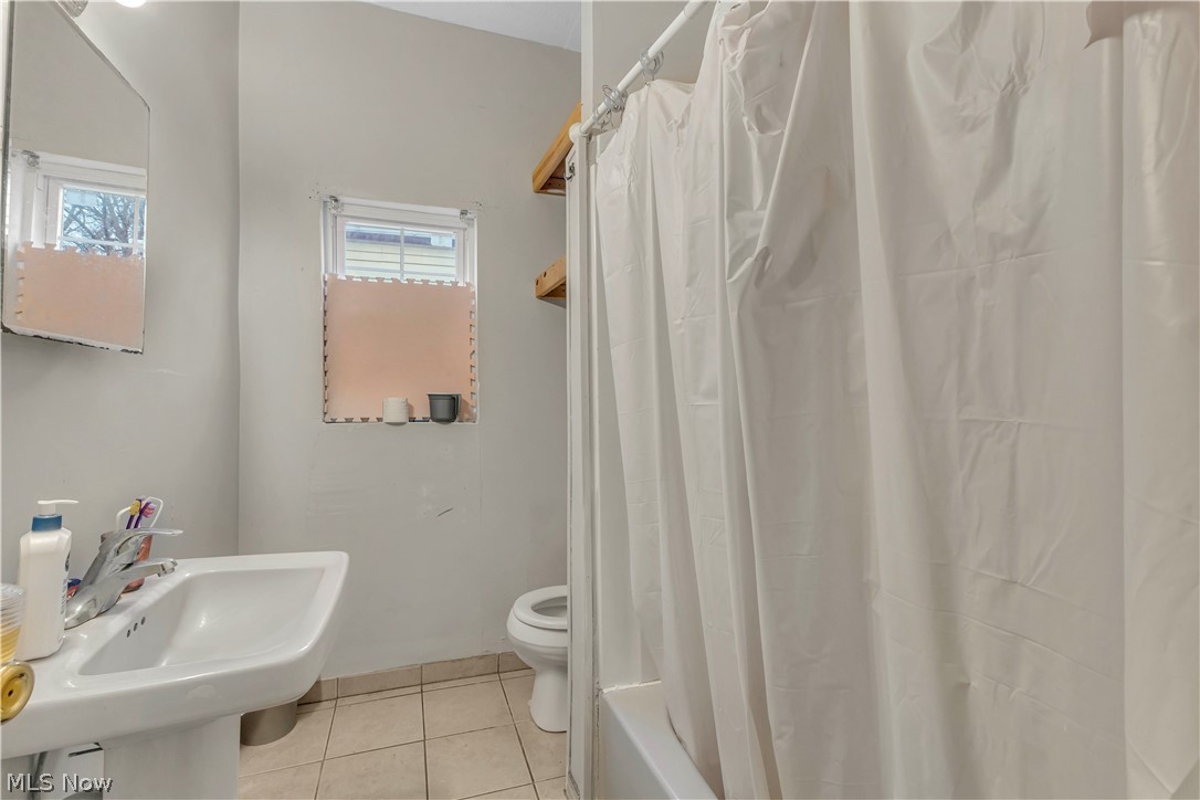 3305 Roanoke Avenue Cleveland OH 44109