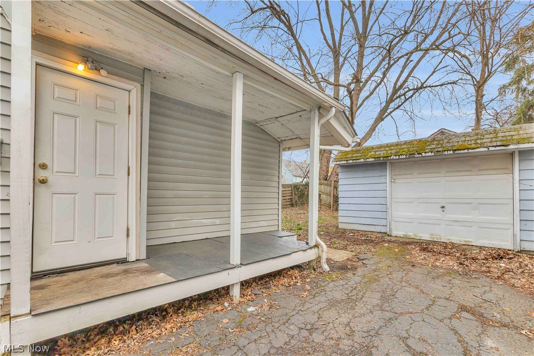 3305 Roanoke Avenue Cleveland OH 44109