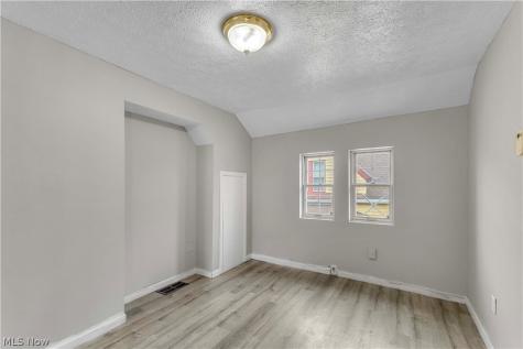 3305 Roanoke Avenue Cleveland OH 44109