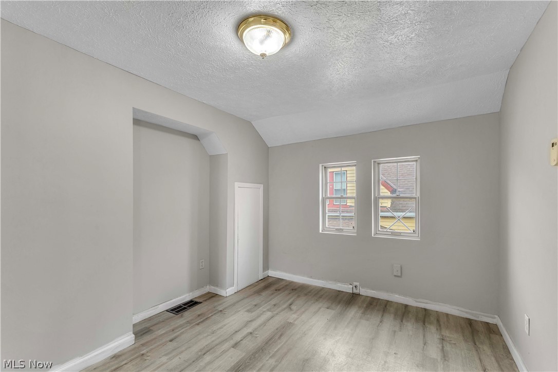 3305 Roanoke Avenue Cleveland OH 44109