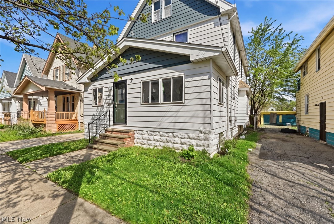 3202 Montclair Avenue Cleveland OH 44109