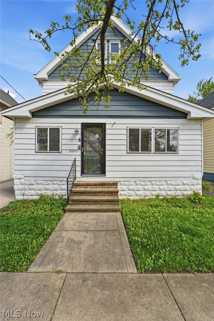3202 Montclair Avenue Cleveland OH 44109