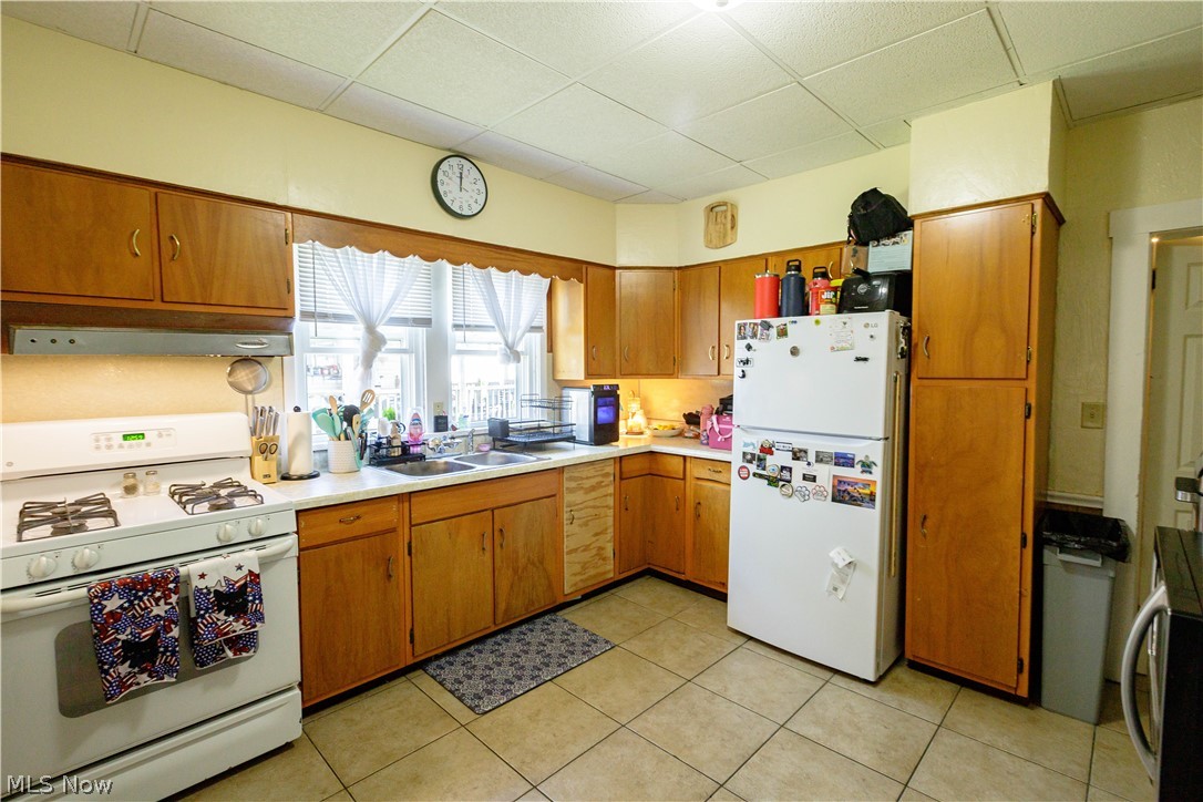 153/155 W Lisbon Street Waynesburg OH 44688