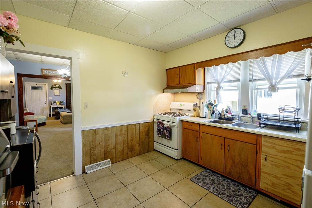 153/155 W Lisbon Street Waynesburg OH 44688