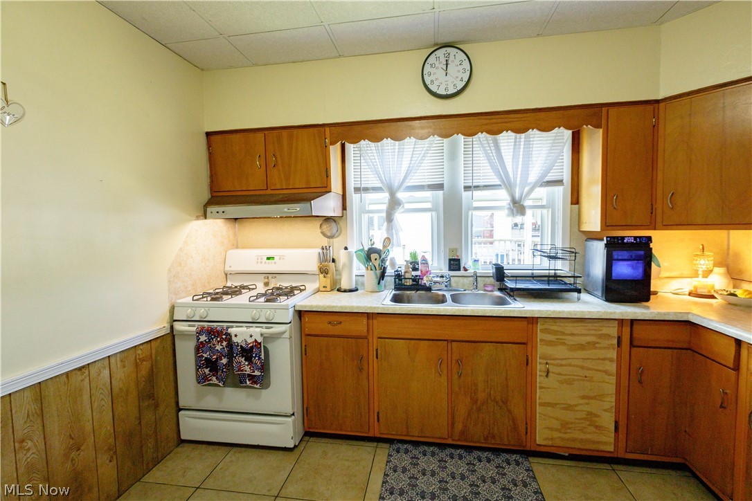 153/155 W Lisbon Street Waynesburg OH 44688