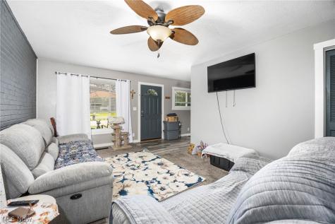 8585-8587 Manchester Avenue NW Canal Fulton OH 44614