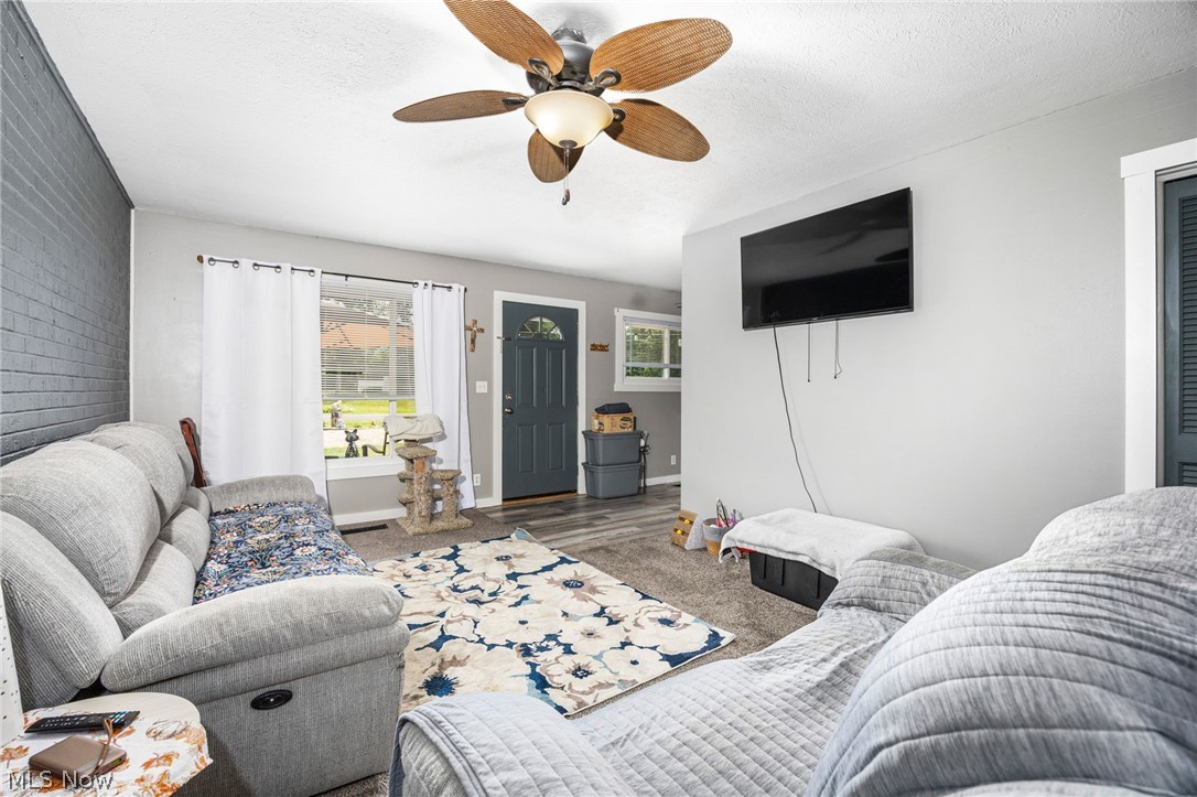 8585-8587 Manchester Avenue NW Canal Fulton OH 44614