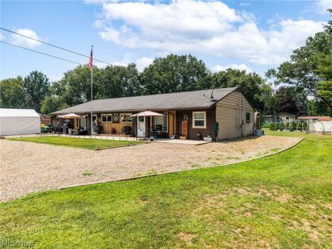 8585-8587 Manchester Avenue NW Canal Fulton OH 44614