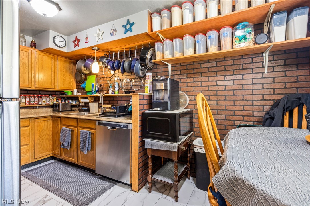 8585-8587 Manchester Avenue NW Canal Fulton OH 44614