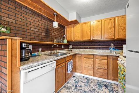 8585-8587 Manchester Avenue NW Canal Fulton OH 44614