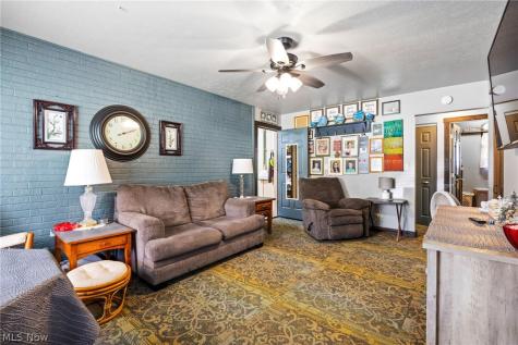 8585-8587 Manchester Avenue NW Canal Fulton OH 44614