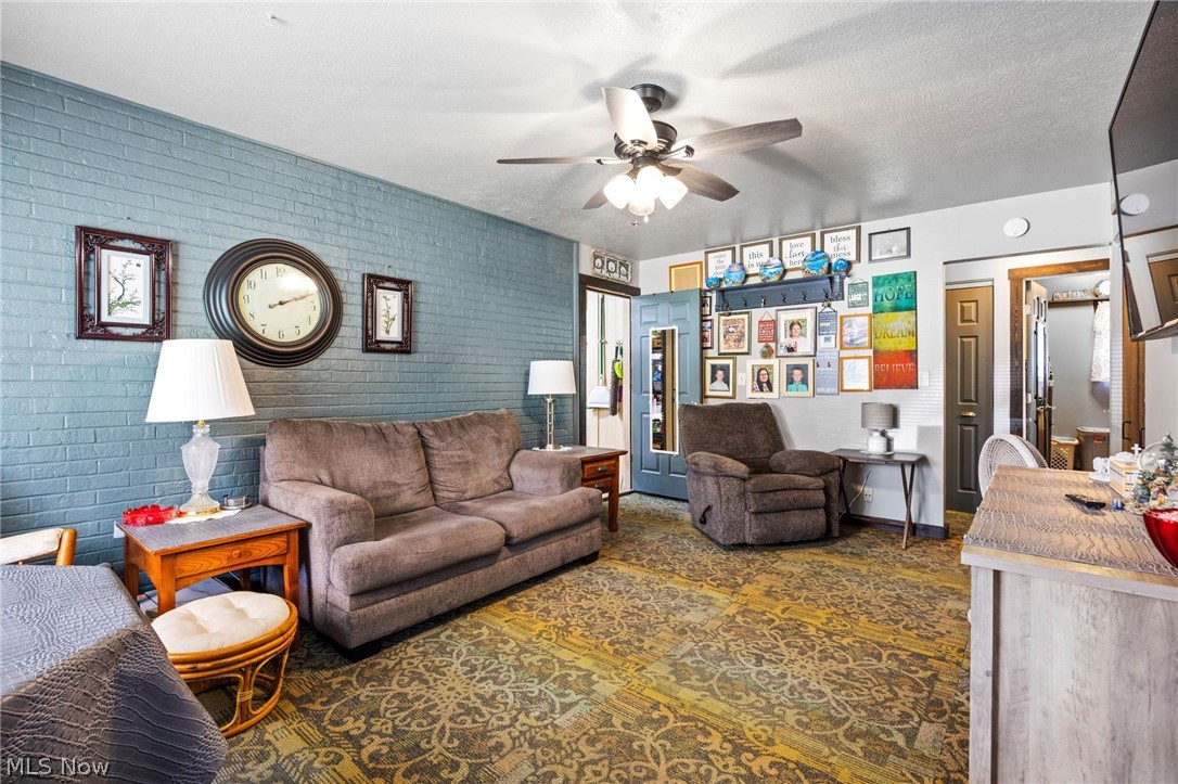 8585-8587 Manchester Avenue NW Canal Fulton OH 44614