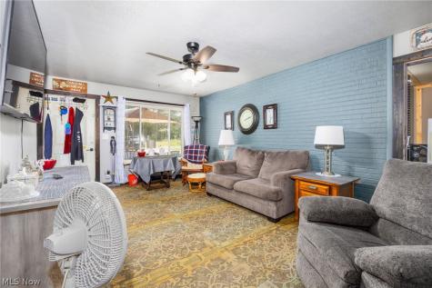 8585-8587 Manchester Avenue NW Canal Fulton OH 44614