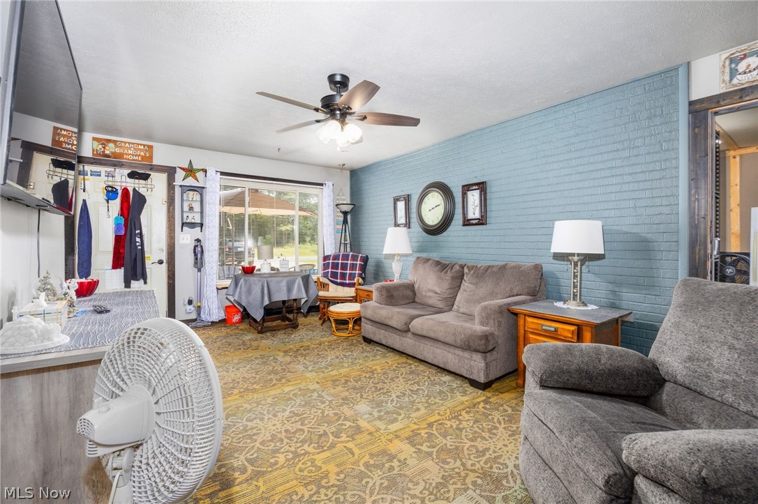8585-8587 Manchester Avenue NW Canal Fulton OH 44614