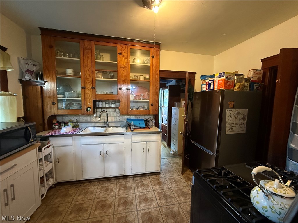 3273 W 99th Street Cleveland OH 44102