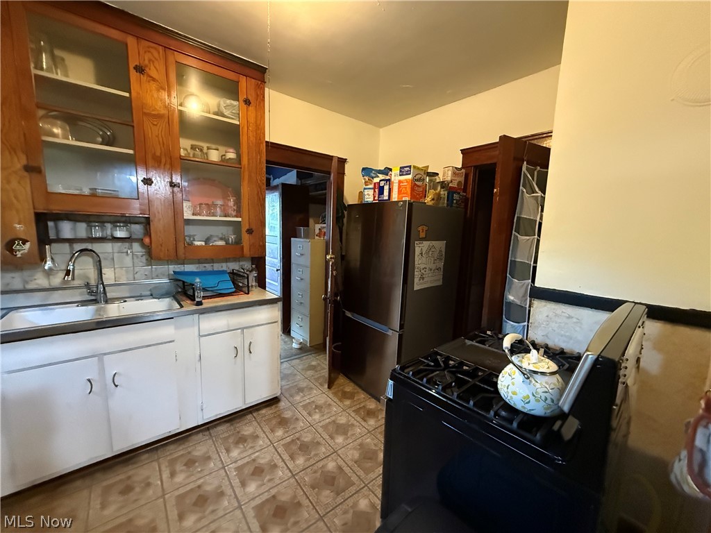 3273 W 99th Street Cleveland OH 44102