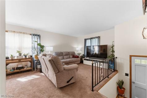 120 Center Road New Franklin OH 44319