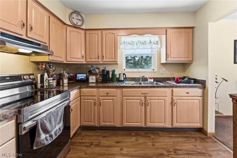 120 Center Road New Franklin OH 44319