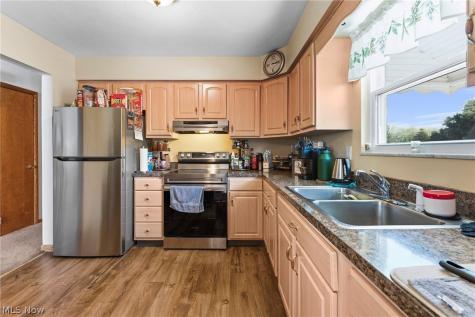 120 Center Road New Franklin OH 44319