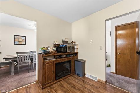 120 Center Road New Franklin OH 44319