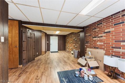 120 Center Road New Franklin OH 44319