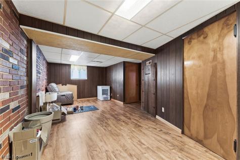 120 Center Road New Franklin OH 44319