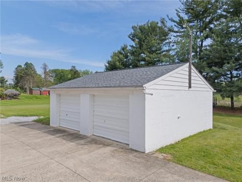 120 Center Road New Franklin OH 44319