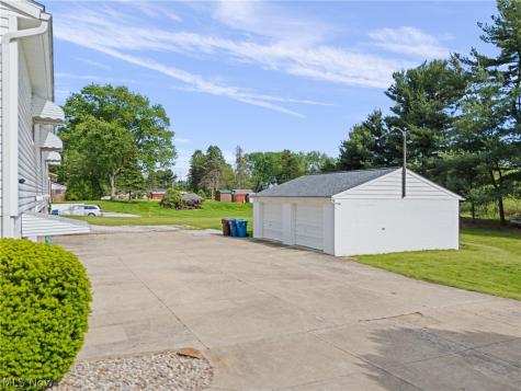 120 Center Road New Franklin OH 44319