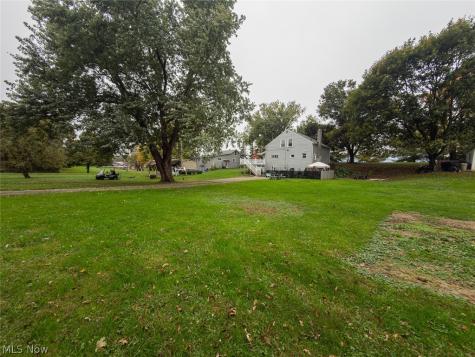 220,210 Kent Avenue NE Hartville OH 44632