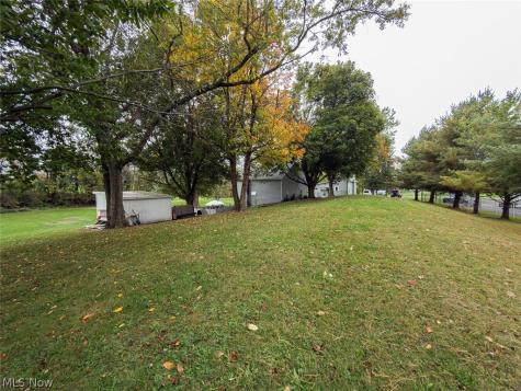 220,210 Kent Avenue NE Hartville OH 44632